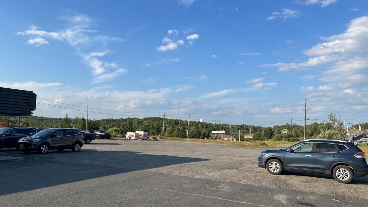 Naughton Lively Inn And Suites - Sudbury מראה חיצוני תמונה