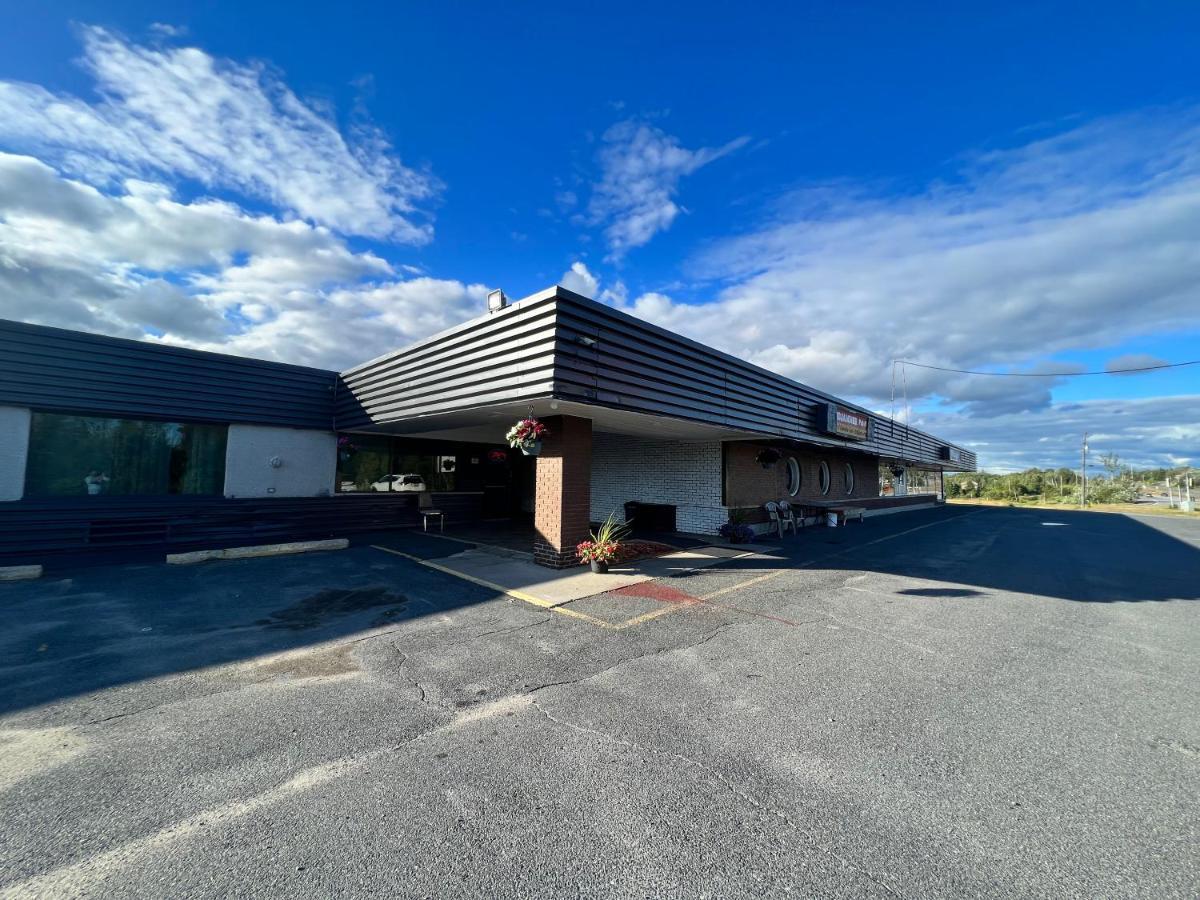Naughton Lively Inn And Suites - Sudbury מראה חיצוני תמונה