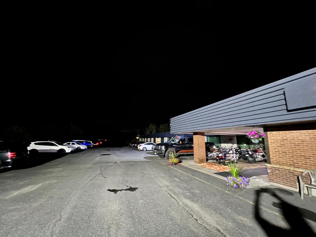 Naughton Lively Inn And Suites - Sudbury מראה חיצוני תמונה